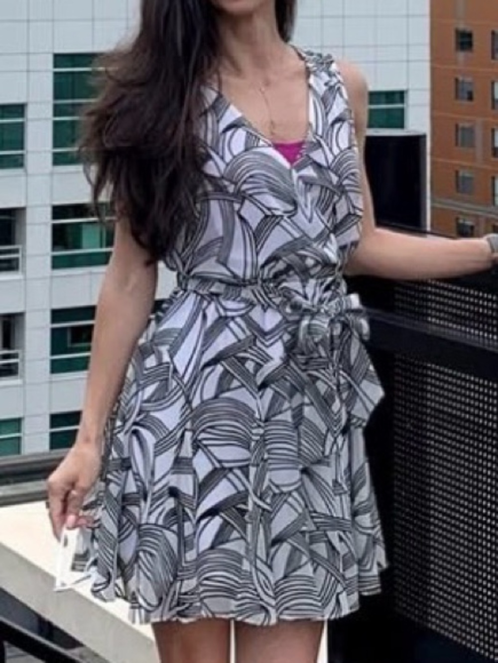 bebe Sleeveless Black & White Print Tie-Waist Dress